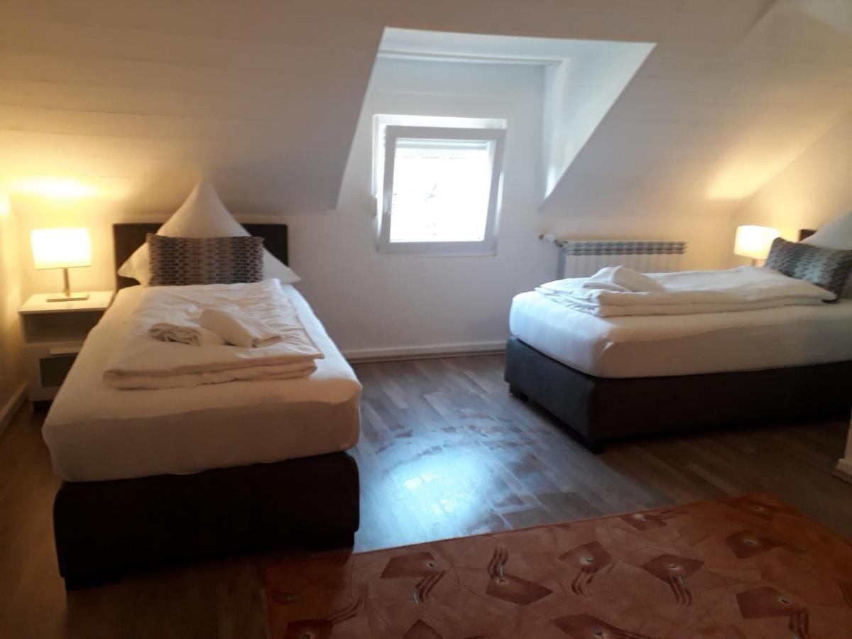 Ferienwohnungen Haus Scheidter 42 Sarrebruck Extérieur photo